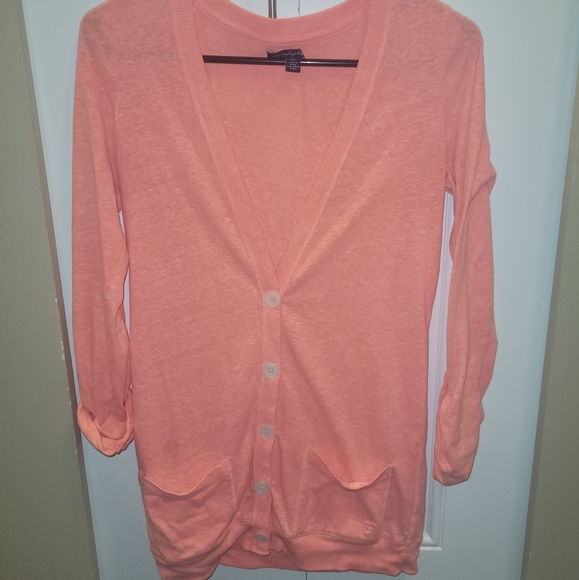 American Eagle Outfitters Tops - 5/25❤American Eagle Coral cardigan. Small